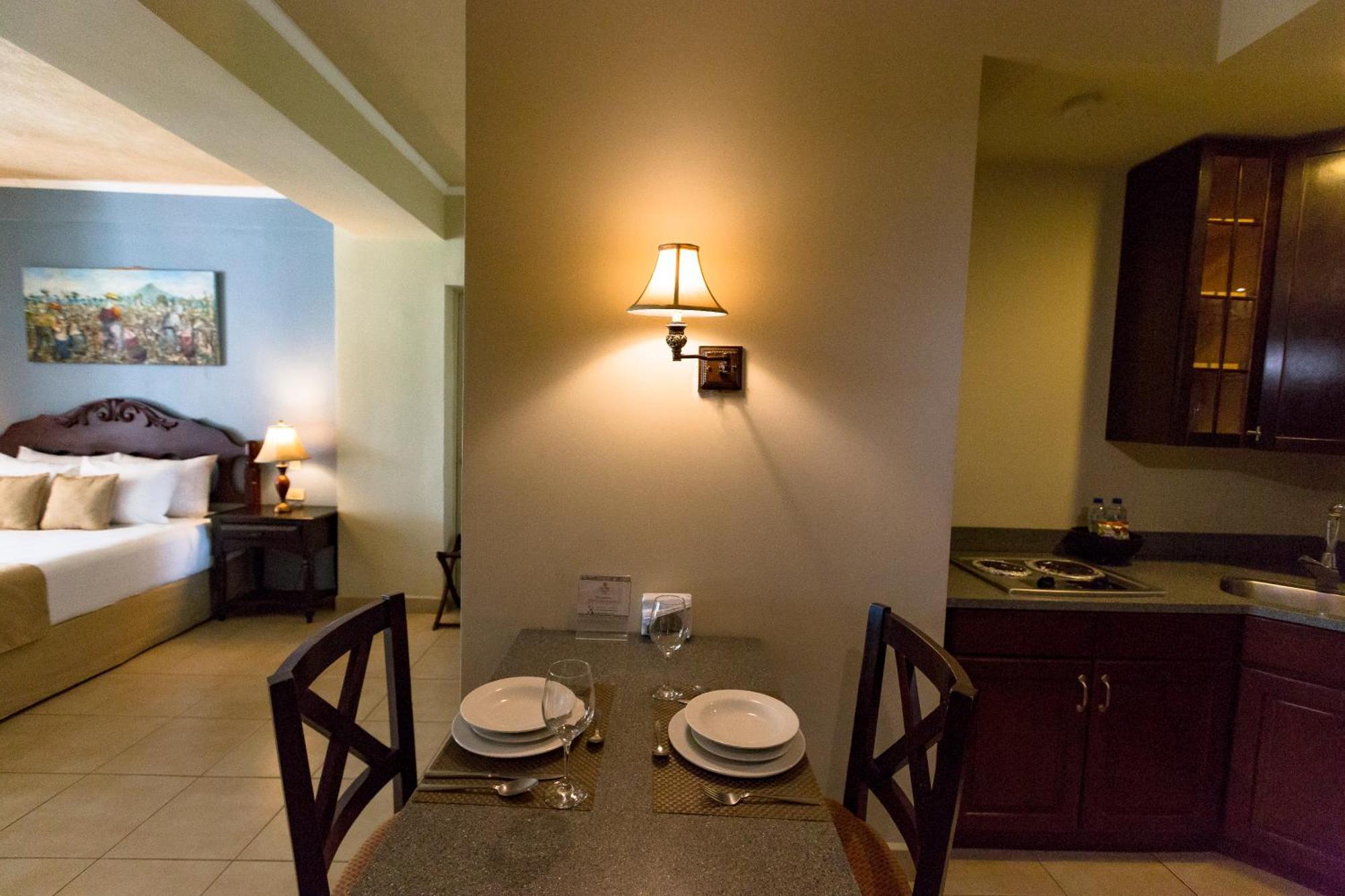 Los Altos Apartments & Studios Managua Eksteriør billede